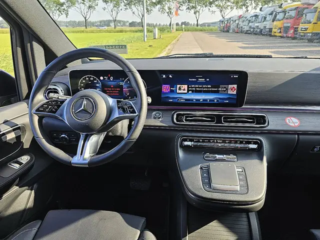 Mercedes-Benz V-Klasse 300 CDI 2024 Diesel 8