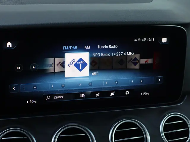 Mercedes-Benz E-Klasse 300 e 2020 Hybride Benzine 28