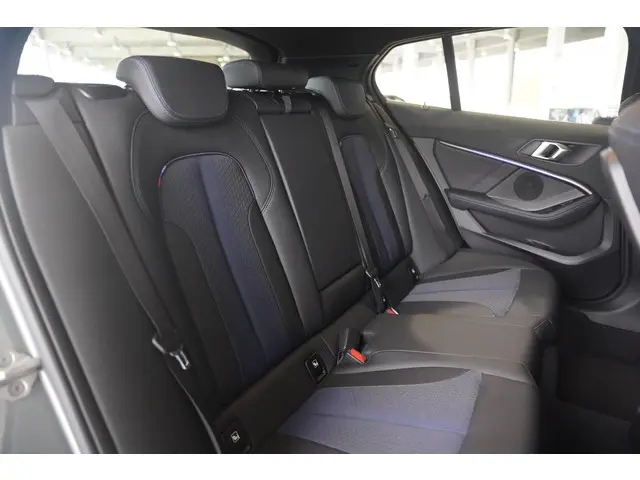 BMW 1 Serie 5-deurs 120i 2022 Benzine 9