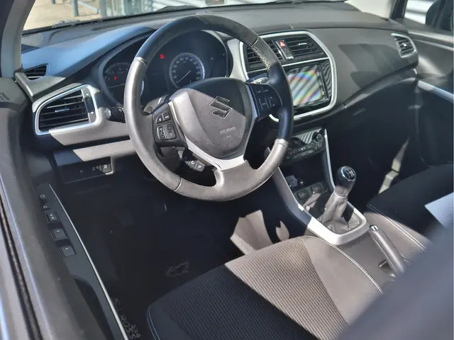 Suzuki S-Cross 2