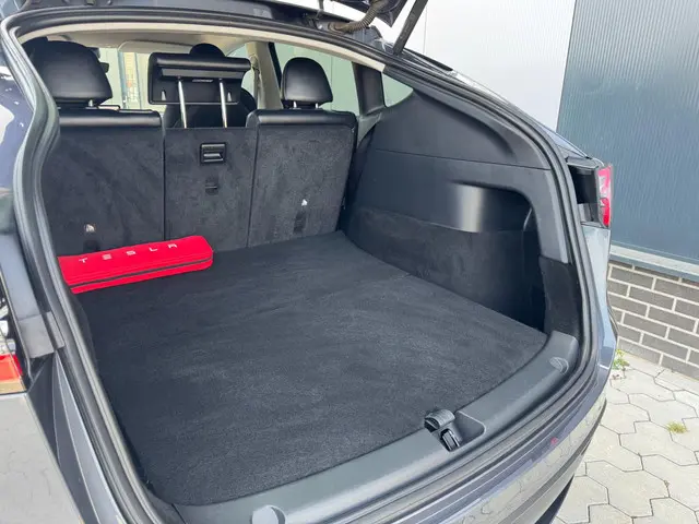Tesla Model Y Long Range AWD 75 kWh 2021 Elektrisch 20