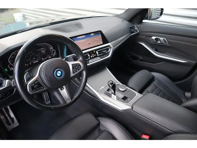 BMW 3 Serie M-Sport 2022 Hybride Benzine 17