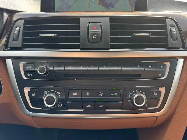 BMW 3 Serie 320i Upgrade Edition 2013 Benzine 24