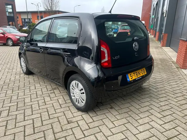 Volkswagen up! 3