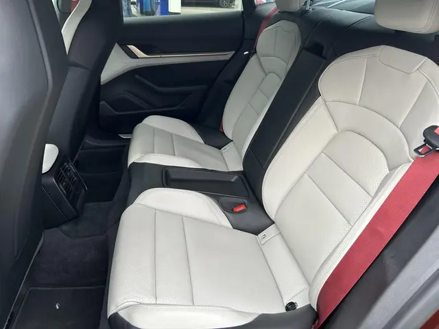 Porsche Taycan Performance 84 kWh 2022 Elektrisch 12