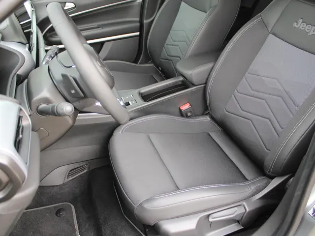 Jeep Avenger 1.2 e-Hybrid Summit 2025 Hybride Benzine 14