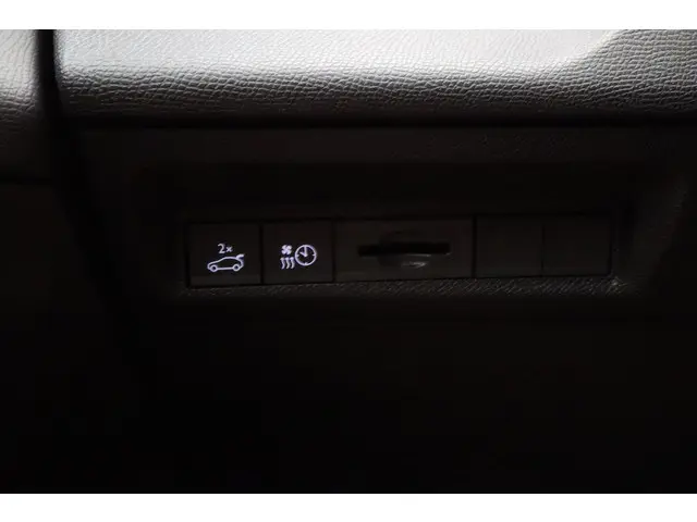 Peugeot 408 e-408 GT Avantage 58 kWh 2025 Elektrisch 32