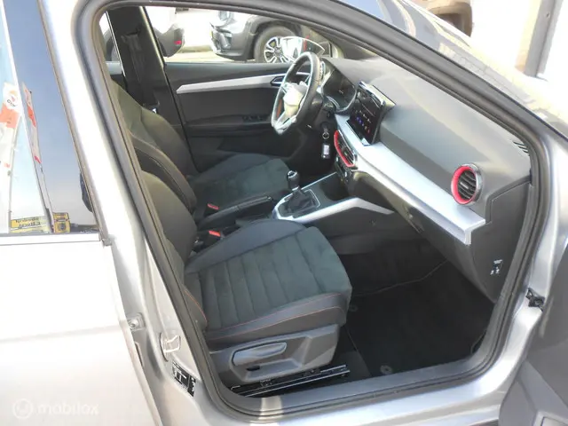 SEAT Arona 1.0 TSI FR Intense Plus 2023 Benzine 17