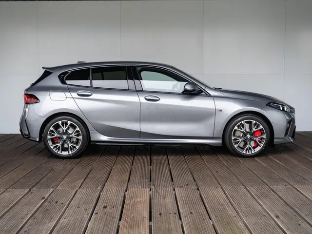 BMW 1 Serie 120 5-deurs 2024 Benzine 4