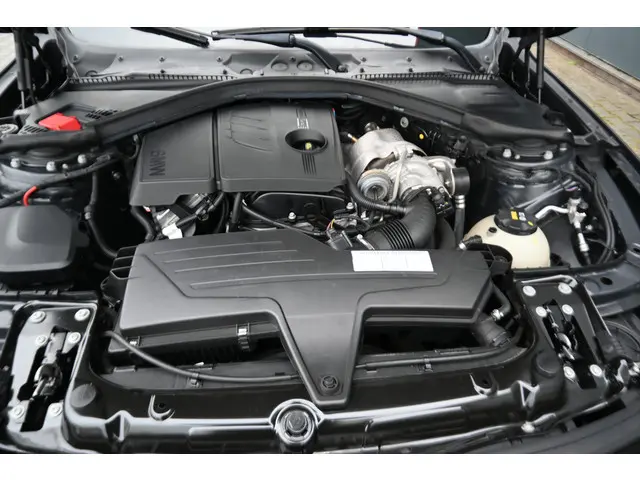 BMW 3 Serie 316i Business 2015 Benzine 41
