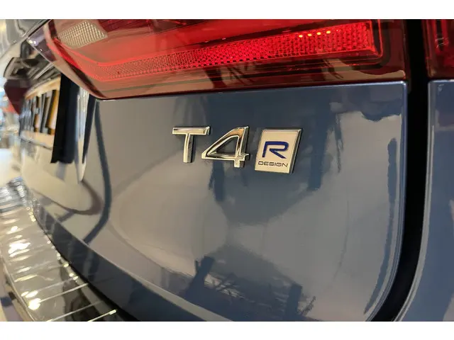 Volvo V90 T4 190pk R-Design 2018 Benzine 49