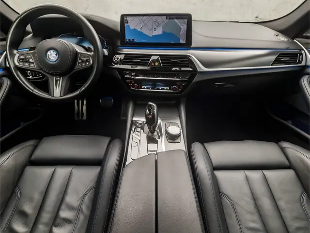 BMW 5 Serie 545e xDrive M Sport 2023 Hybride Benzine 6