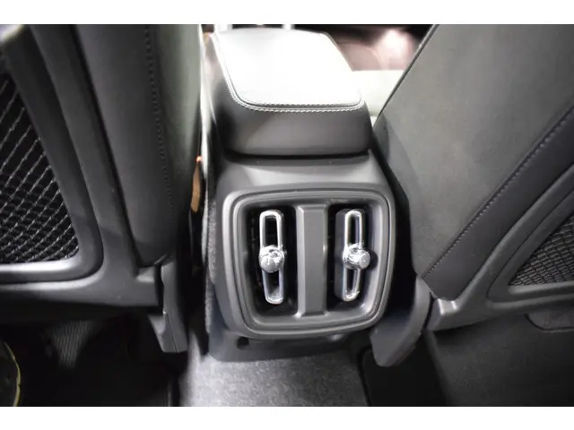 Volvo XC40 T3 163pk AUT8 R-Design/ 2020 Benzine 15