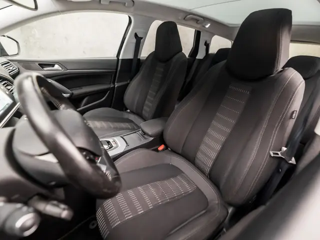 Peugeot 308 SW 1.2 PureTech Premium Sport 2015 Benzine 15