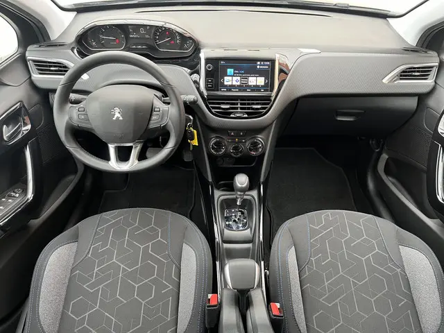 Peugeot 2008 PureTech 110 EAT6 Signature 2019 Benzine 7