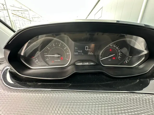 Peugeot 2008 1.2 PureTech Blue Lion 2017 Benzine 6