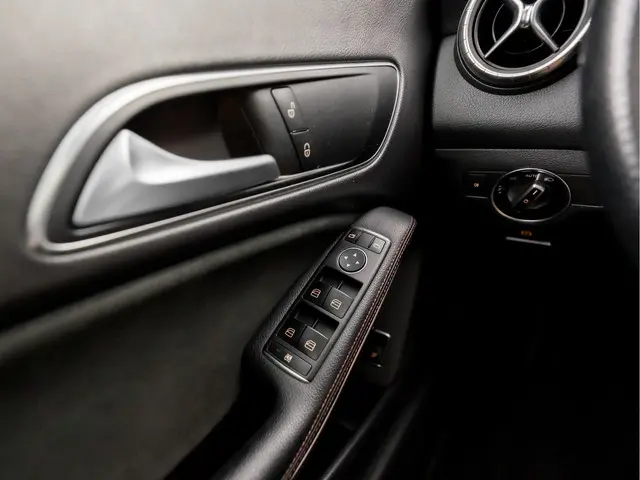 Mercedes-Benz CLA 180 AMG Sport 2018 Benzine 21