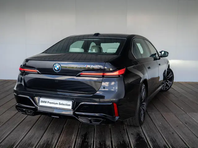 BMW 7 Serie Sedan M760e xDrive 2023 Hybride Benzine 2