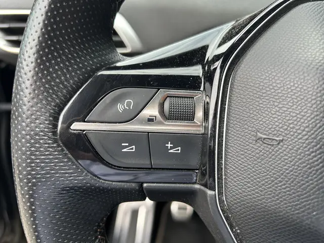 Peugeot 3008 1.2 Turbo 130 PK GT Line 2019 Benzine 29