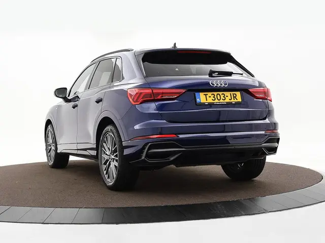 Audi Q3 35 TFSI 150pk S-tronic S edition 2022 Benzine 25