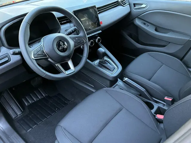 Mitsubishi Colt 1.6 HEV Intense 2026 Hybride Benzine 12