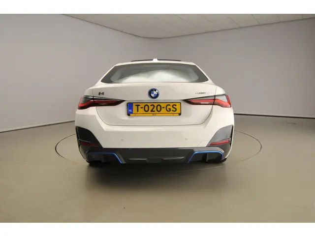 BMW i4 3