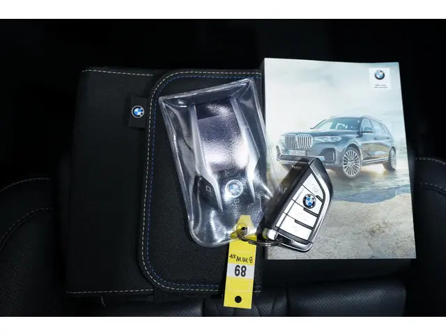 BMW X7 xDrive40i M Sport 2022 Benzine 56