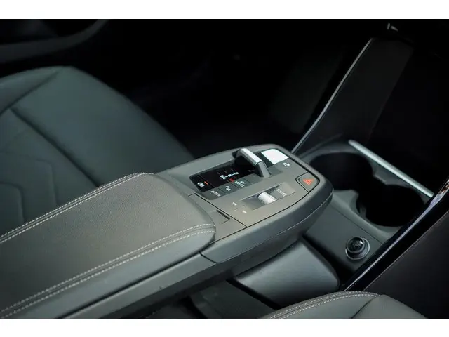 BMW 2 Serie Active Tourer 220i 2023 Hybride Benzine 27