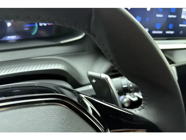Peugeot 2008 1.2 Hybrid 145 Allure 2025 Hybride Benzine 18
