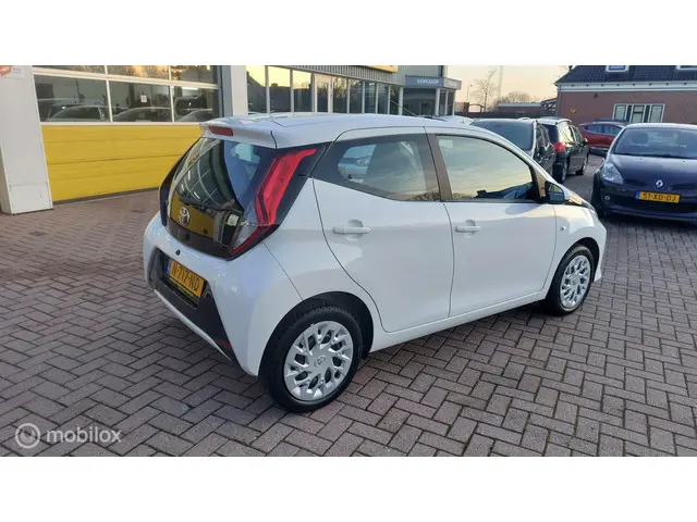 Toyota Aygo 1.0 VVT-i X Play 2022 Benzine 3