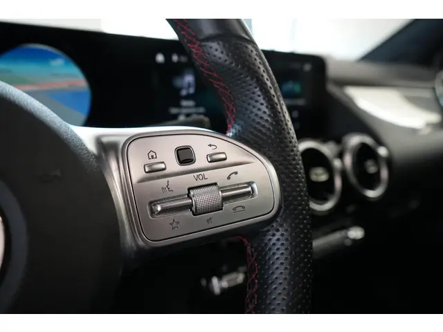 Mercedes-Benz B-Klasse 200 AMG 2019 Benzine 17