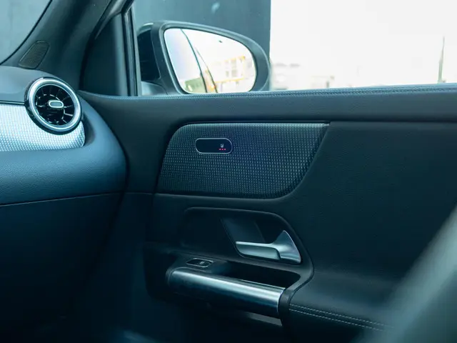 Mercedes-Benz GLA 250 e 2021 Hybride Benzine 14