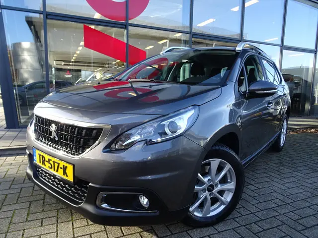 Peugeot 2008 1.2 PureTech Blue Lion 130 PK 2018 Benzine 2