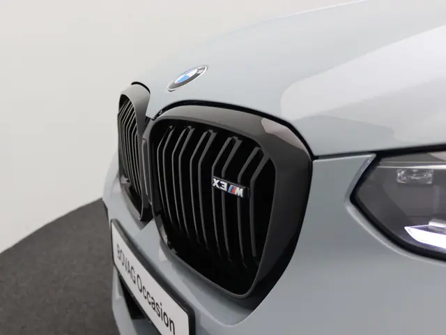 BMW X3 M Competition 2023 Benzine 8