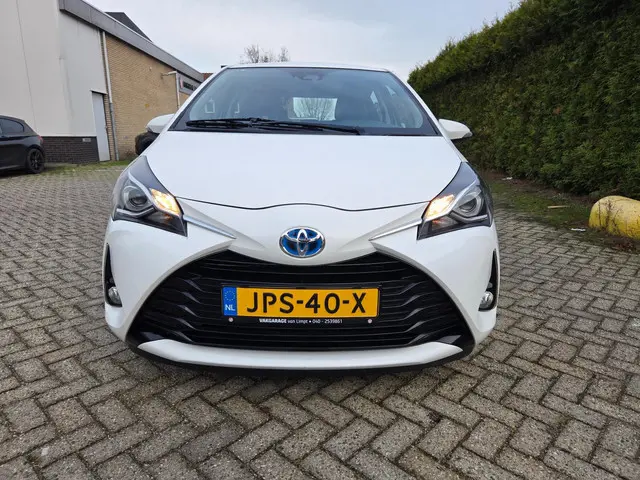 Toyota Yaris 1.5 Hybrid Executive 2017 Hybride Benzine 6