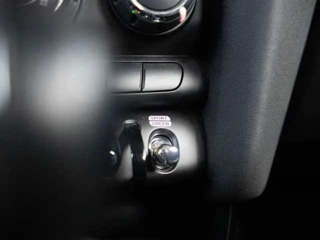 MINI 5-Deurs One 2022 Benzine 25