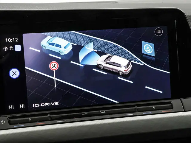 Volkswagen Golf 1.0 eTSI 110pk DSG Life 2024 Benzine 7