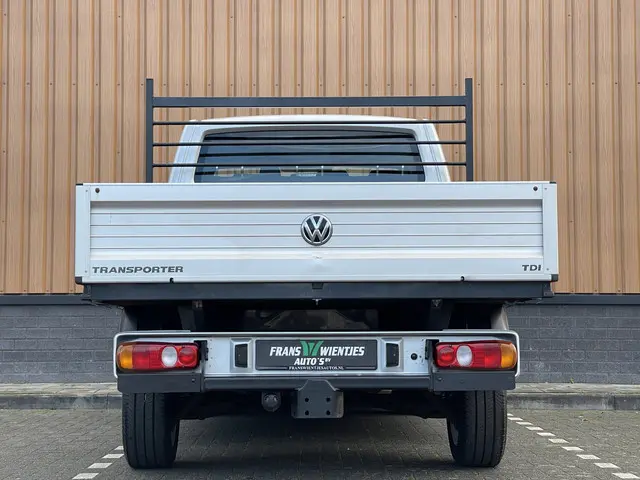 Volkswagen Transporter 2.0 TDI L2H1 DC 2017 Diesel 6