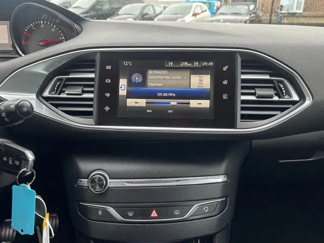 Peugeot 308 SW 1.6 Blue HDI Zwart 2015 2015 Diesel 18