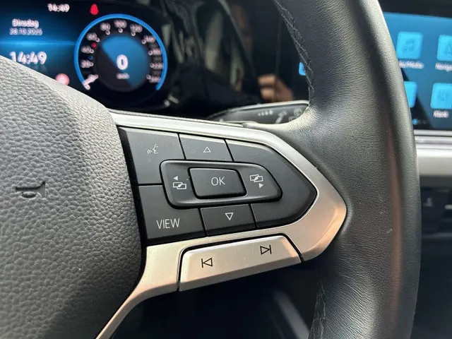 Volkswagen Golf 1.0 eTSI 110pk DSG Life 2022 Benzine 14