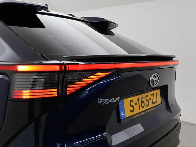 Toyota bZ4X DYNAMIC 71 kWh + TREKHAAK 2023 Elektrisch 8