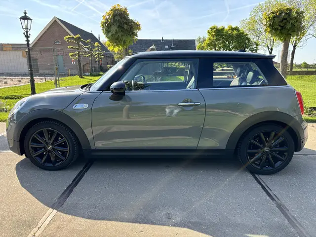 MINI Cooper 2.0 Cooper S Serious Business 2015 Benzine 9