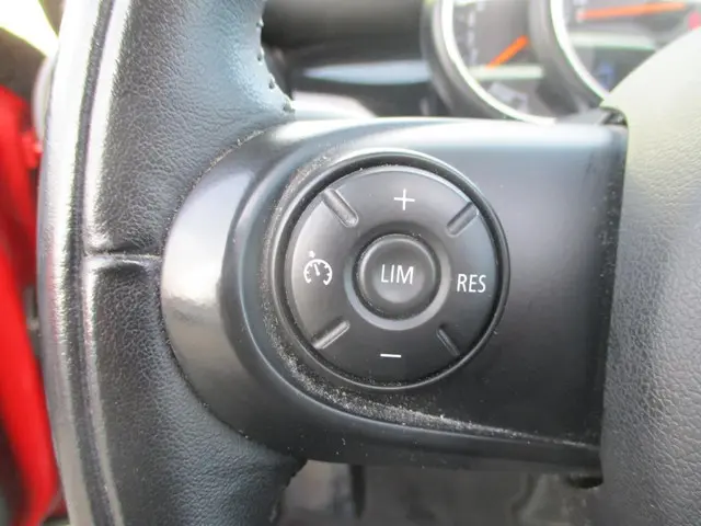 MINI Cooper Mini 1.5 Chili Serious Business 2014 Benzine 10