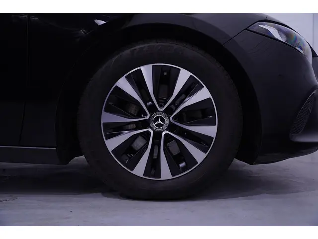 Mercedes-Benz A-Klasse 180d Design 2021 Diesel 13