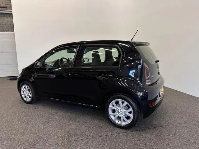 Volkswagen up! 1.0 2021 Benzine 2