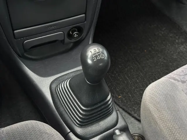 Toyota Corolla 1.3-16V Terra | NAP | SCHAKEL | 1999 Benzine 17