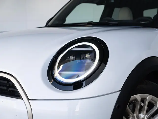 MINI 3-Deurs Cooper C 2025 Benzine 13