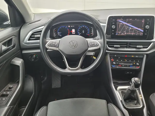 Volkswagen T-Roc 3