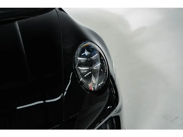 Porsche 911 Carrera GTS 2025 Benzine 16