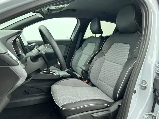 Renault Clio 1.0 TCe 90 GPF techno 2025 Benzine 9